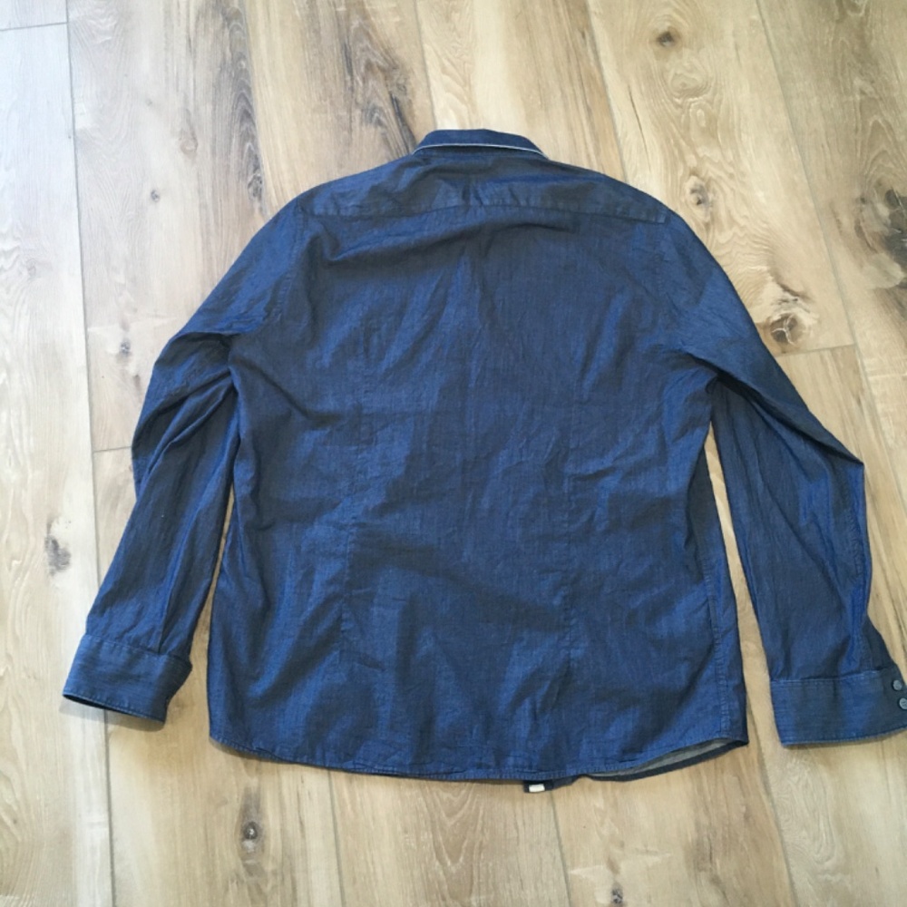 Hugo Boss button up - Picture 11 of 11